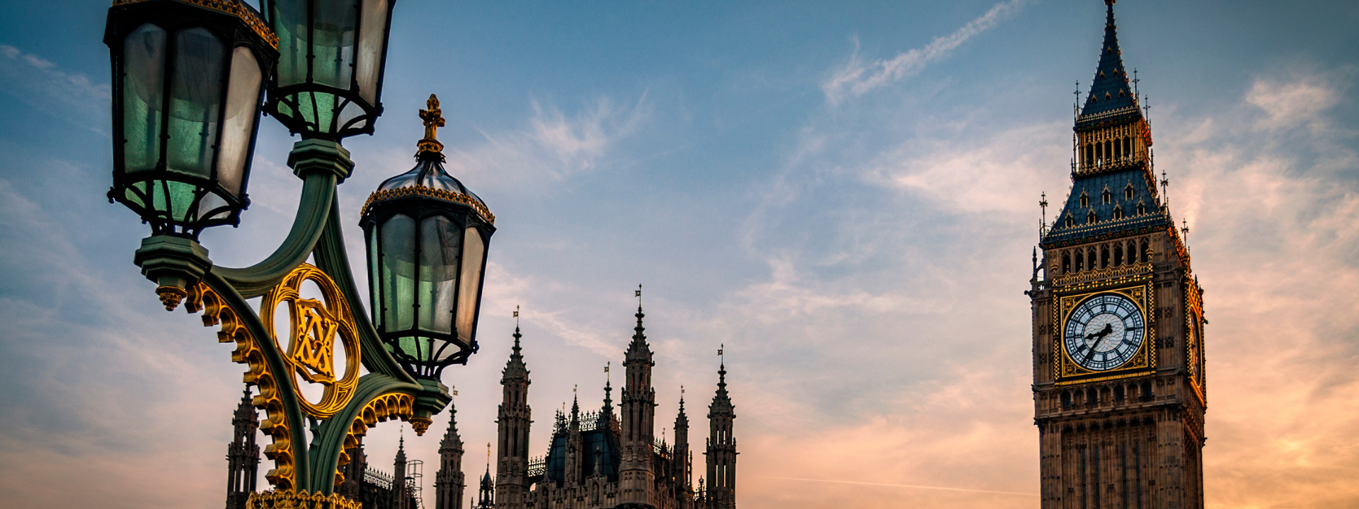 Big Data London - wide shot of the Big Ben and an ornate street lamp in London with a soft sunset in the background